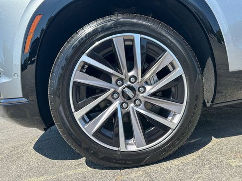 New 2026 Cadillac Vistiq Sport w/ LPO, Floor Liner Package AWD/4WD image 11