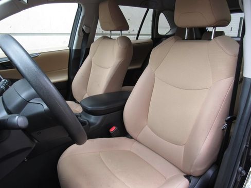 Certified 2023 Toyota RAV4 LE AWD/4WD image 11