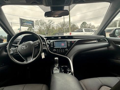 Used 2020 Toyota Camry LE image 13
