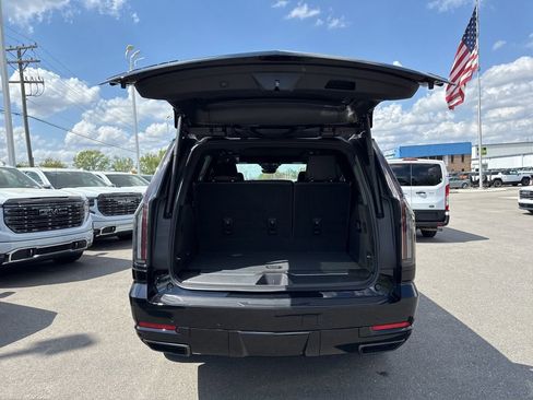 Used 2025 Cadillac Escalade Sport AWD/4WD image 31