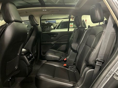 Used 2023 Lincoln Aviator AWD w/ Premium Package image 24
