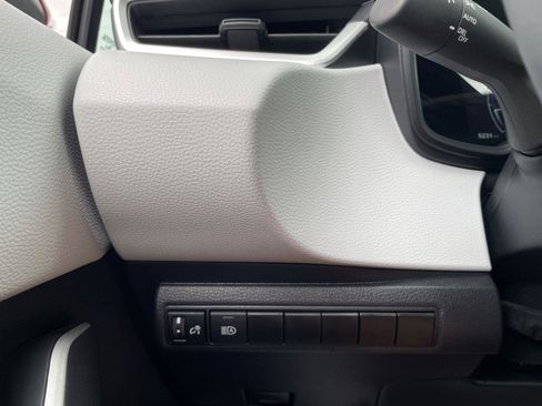 Certified 2025 Toyota Corolla SE image 19