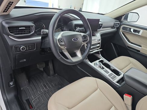 Used 2023 Ford Explorer XLT w/ Equipment Group 202A image 17