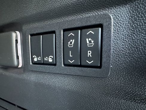 Used 2021 Chevrolet Tahoe High Country w/ Premium Package 2 image 41