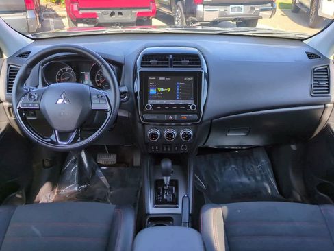 Used 2025 Mitsubishi Outlander Sport SE image 14