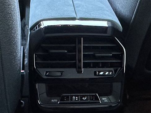 Used 2023 BMW iX xDrive50 w/ BMW I Signature Blue Package image 22