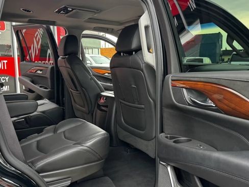 Used 2016 Cadillac Escalade Luxury AWD/4WD image 10