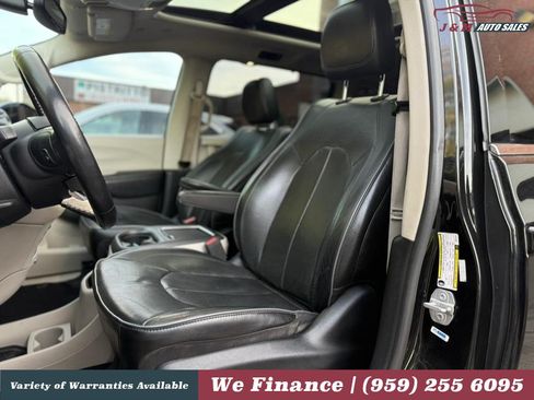 Used 2019 Chrysler Pacifica Limited FWD image 18