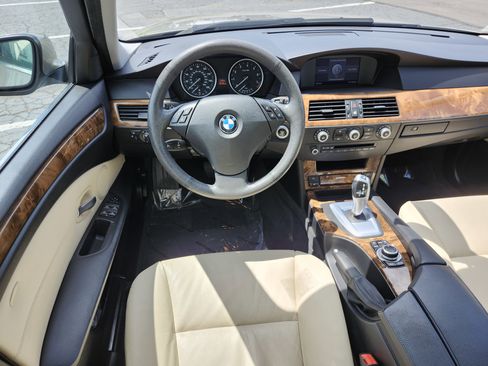Used 2010 BMW 528i xDrive Sedan AWD/4WD image 27