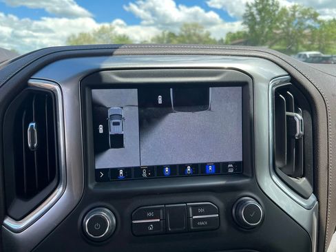 Used 2021 Chevrolet Silverado 1500 LTZ w/ LTZ Premium Package AWD/4WD image 15
