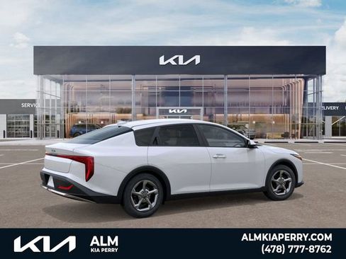New 2026 Kia K4 LXS image 6