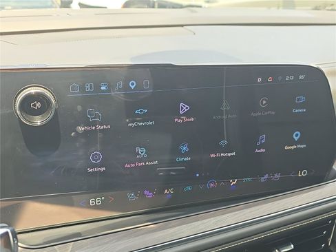 Used 2025 Chevrolet Suburban Premier AWD/4WD image 18