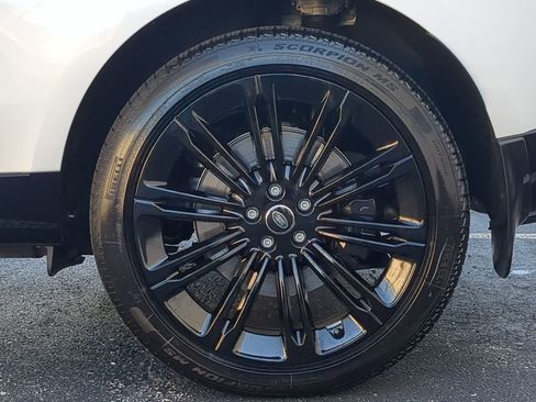 New 2025 Land Rover Range Rover Long Wheelbase Autobiography image 14