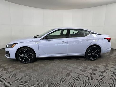 Certified 2025 Nissan Altima 2.5 SR image 6