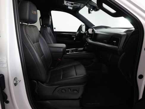 Used 2025 Chevrolet Tahoe High Country AWD/4WD image 10
