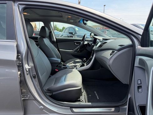 Used 2014 Hyundai Elantra Limited w/ Option Group 03 FWD image 17