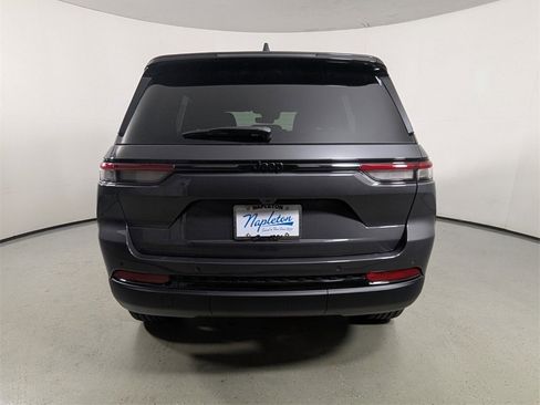 New 2025 Jeep Grand Cherokee Altitude image 6