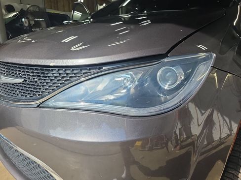 Used 2020 Chrysler Pacifica Limited FWD image 29