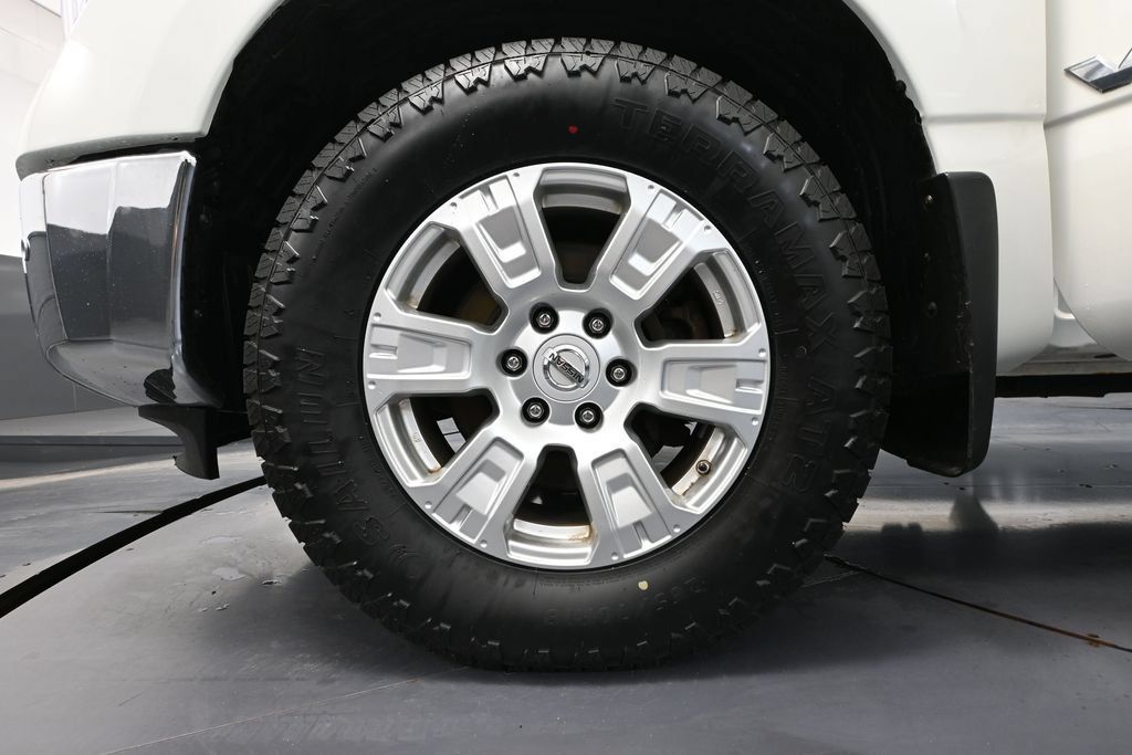 Used 2018 Nissan Titan SV AWD/4WD image 12