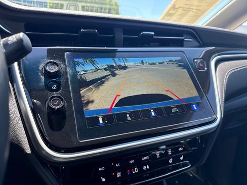 Used 2023 Chevrolet Bolt LT w/ Infotainment Package FWD image 18