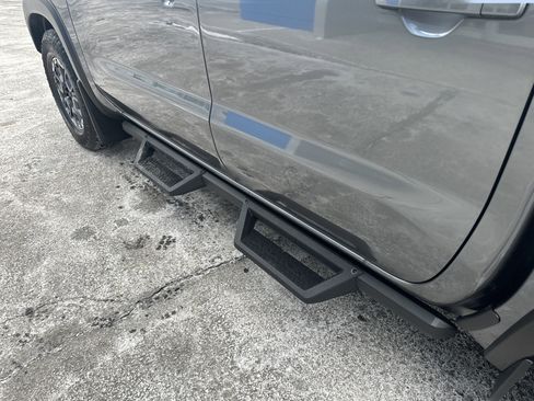 Used 2025 Nissan Frontier PRO-4X w/ Pro Premium Package image 7