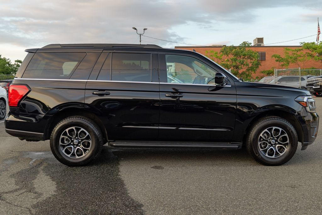 Used 2023 Ford Expedition XLT AWD/4WD image 8