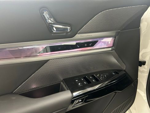 Used 2025 BMW 760i xDrive w/ Executive Package image 24