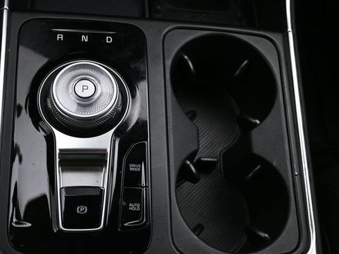 Used 2025 Kia Carnival EX FWD image 16