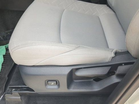 Used 2025 Toyota Tacoma SR5 AWD/4WD image 18