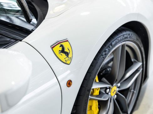 Used 2016 Ferrari 488 GTB RWD image 18