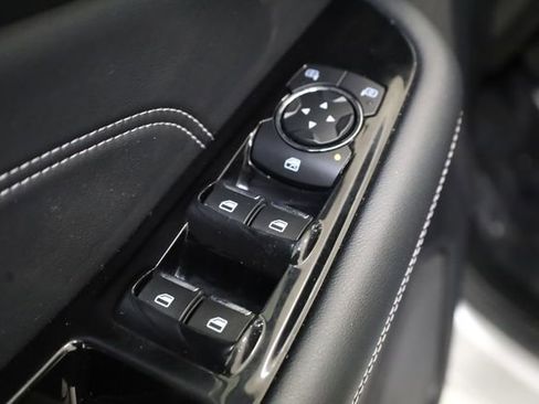 Used 2019 Ford Edge Titanium image 18