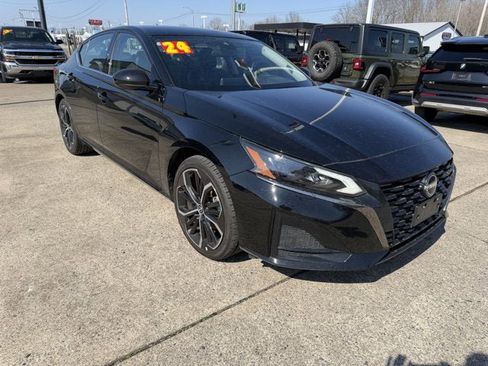 Used 2024 Nissan Altima 2.5 SR image 3