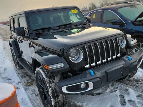 Used 2023 Jeep Wrangler Unlimited Sahara w/ Dual Top Group AWD/4WD image 3