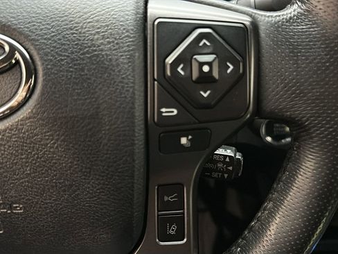Used 2019 Toyota Tacoma TRD Off-Road w/ Technology Package AWD/4WD image 27