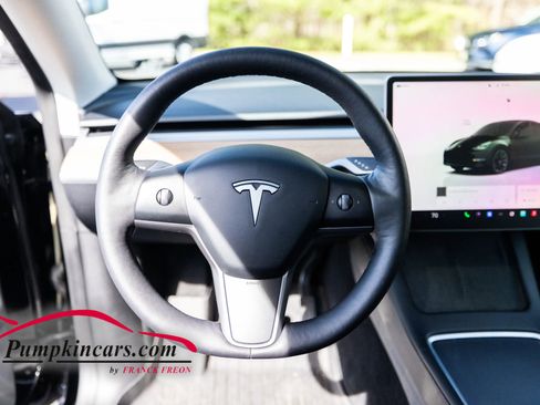 Used 2022 Tesla Model Y Long Range image 31