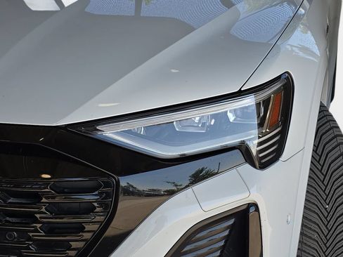 Certified 2024 Audi Q8 e-tron Premium Plus w/ Premium Plus Package AWD/4WD image 31