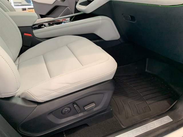 Used 2025 Ford Explorer Platinum w/ Ultimate Package AWD/4WD image 33