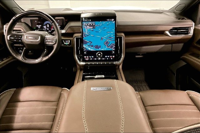 Used 2025 GMC Yukon Denali Ultimate AWD/4WD image 18