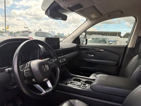 Used 2023 Honda Pilot EX-L image 3