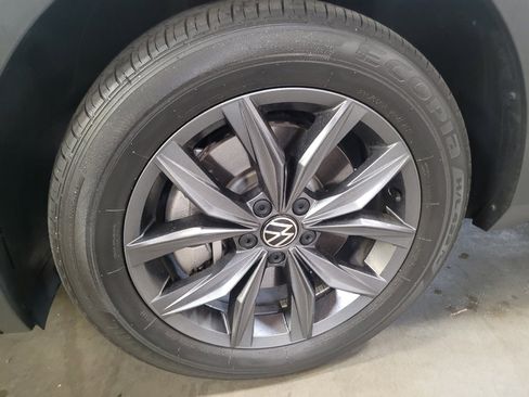 Used 2023 Volkswagen Tiguan SE w/ Panoramic Sunroof Package FWD image 31