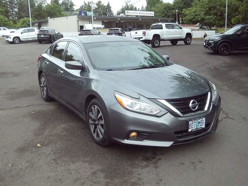Used 2017 Nissan Altima 2.5 SV FWD image 7