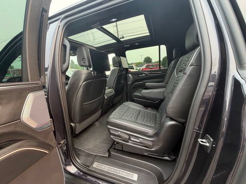 Used 2023 Cadillac Escalade ESV Sport Platinum w/ LPO, ONYX Package AWD/4WD image 14