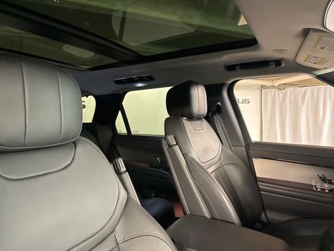 Used 2024 Land Rover Range Rover Sport SE image 10