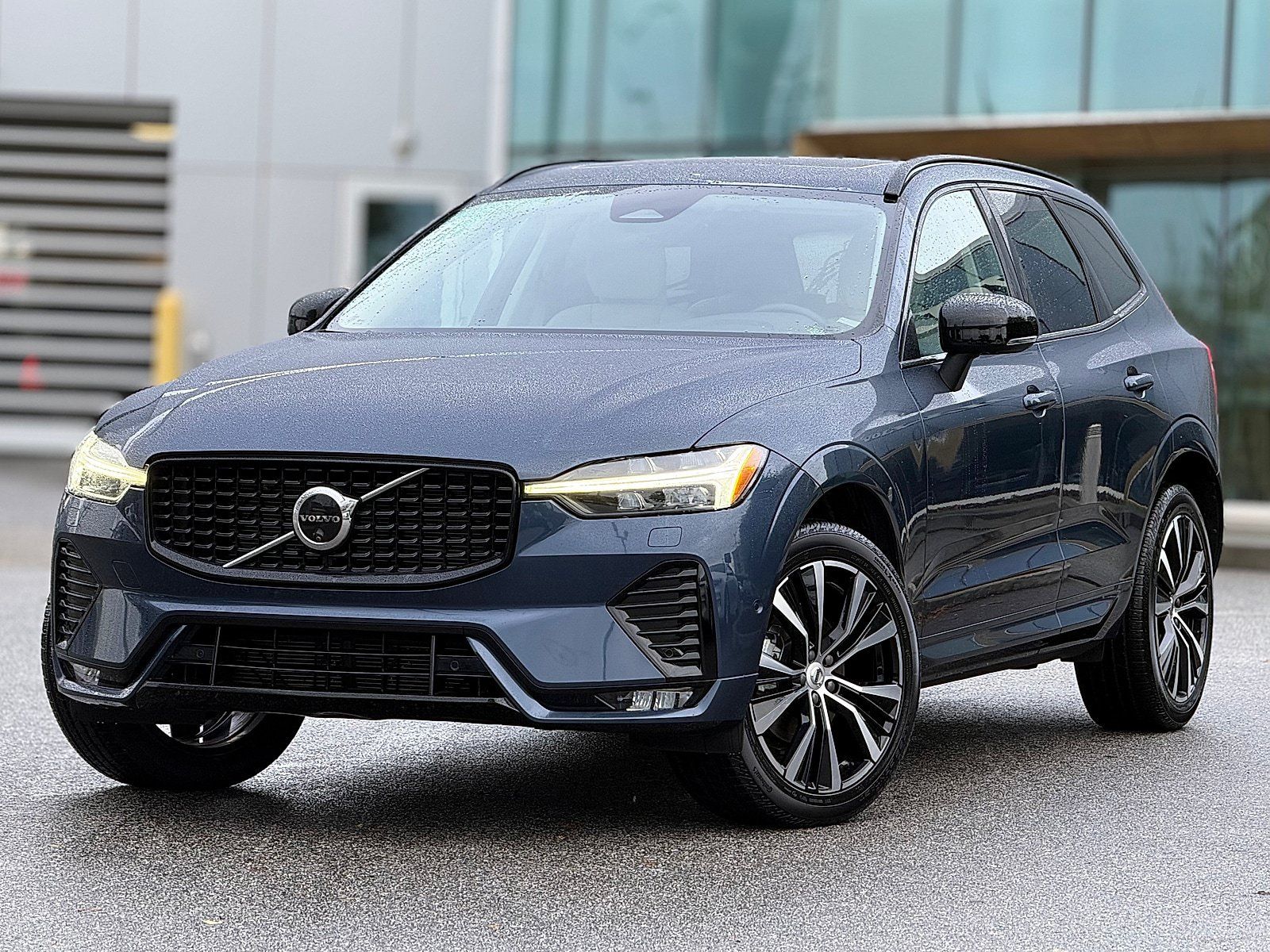 Certified 2025 Volvo XC60 B5 Plus w/ Protection Package Premier AWD/4WD image 1