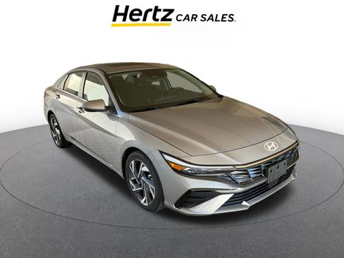Used 2025 Hyundai Elantra SEL image 1