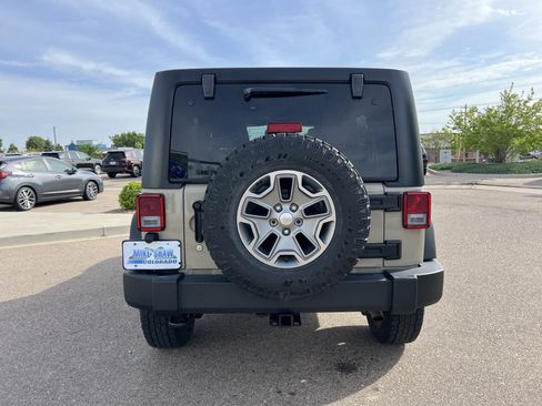 Used 2017 Jeep Wrangler Unlimited Rubicon w/ Connectivity Group AWD/4WD image 10
