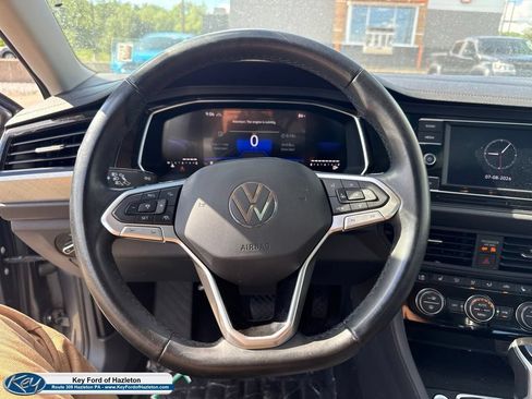 Used 2024 Volkswagen Jetta SE FWD image 19
