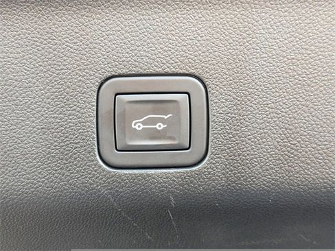 Used 2025 GMC Yukon Denali image 15