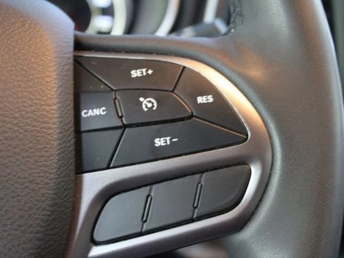 Used 2022 Jeep Cherokee Latitude Lux w/ Sun & Sound Group AWD/4WD image 17