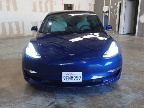 Used 2018 Tesla Model 3 Performance image 2